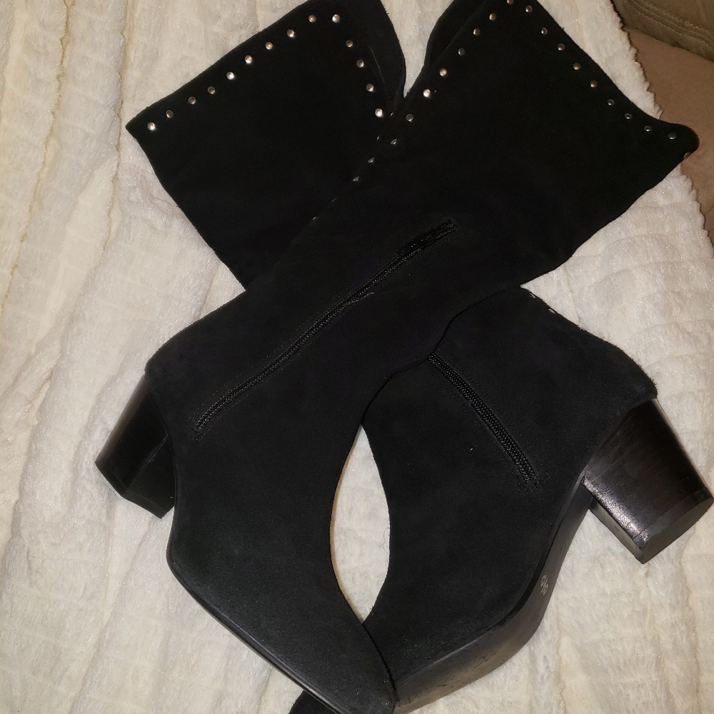 Black suede boot